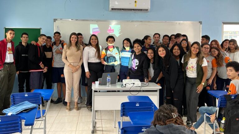 Comissões da OAB realizam palestras contra violência de gênero para estudantes de escolas estaduais