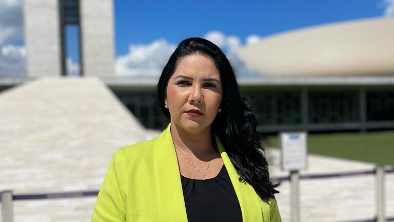 Cristiane Lopes é coautora do PDL que susta o novo decreto desarmamentista que restringe o porte e posse de arma no país