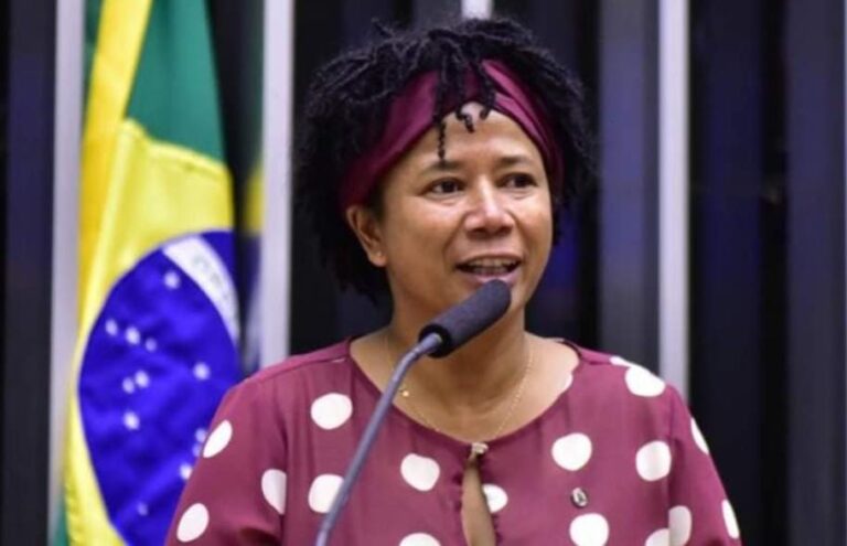 Iniciativa da deputada Sílvia Cristina discute atuação integrada das unidades de combate ao câncer