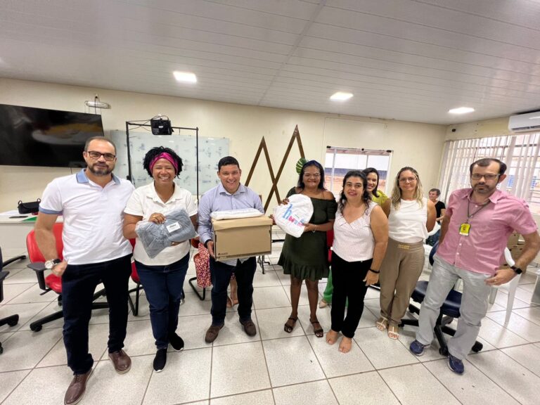 Deputada Sílvia Cristina recebe lideranças de Vilhena e prestigia entrega de certificados de cursos de corte e costura