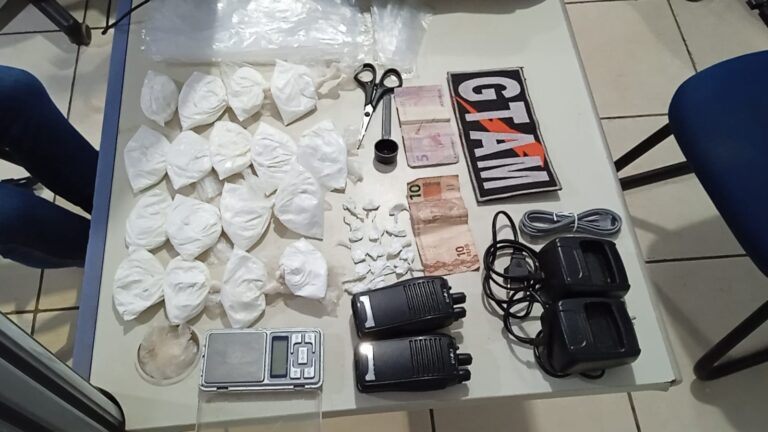 Trio é flagrado com quase 4kg de cocaína e HTs em boca de fumo - News Rondônia
