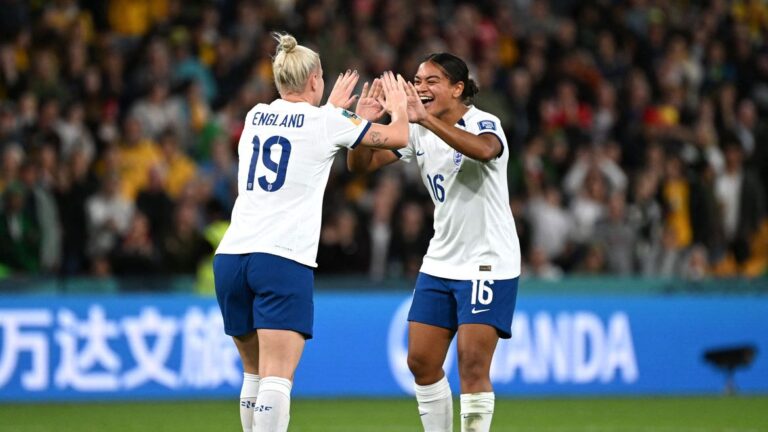 Inglaterra sofre, mas supera Nigéria nos pênaltis para seguir na Copa