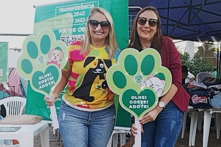 Vereadora Márcia Socorristas Animais participa de feira de adoção na capital