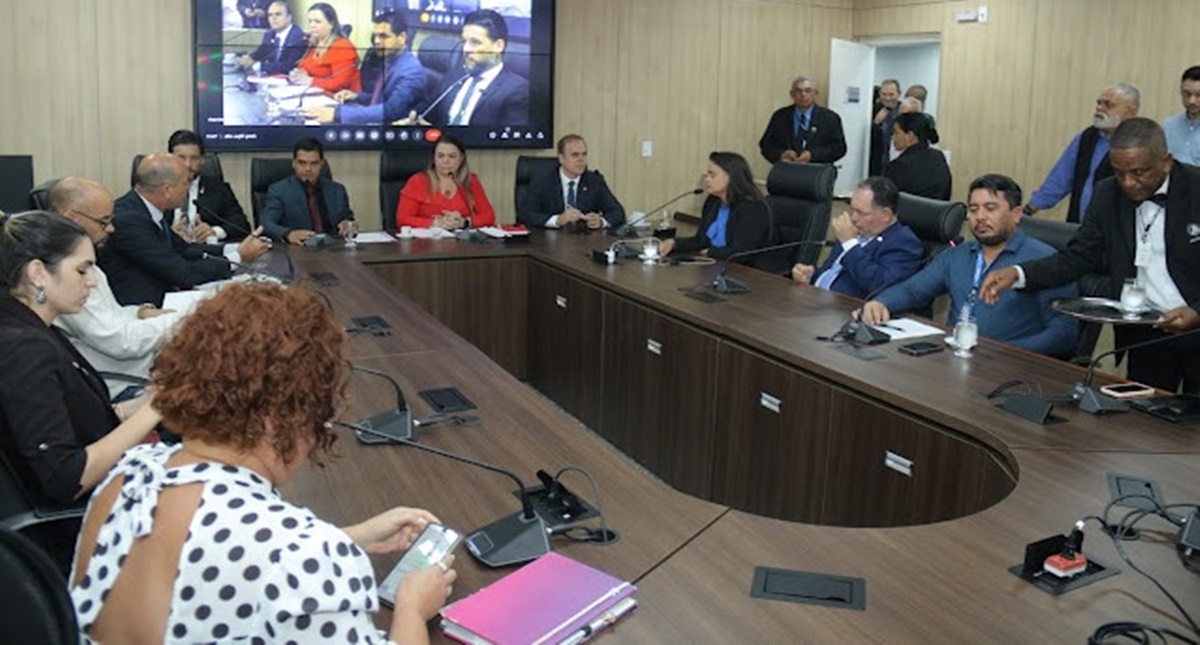 Na Comissão de Saúde, Cláudia de Jesus busca melhorar serviços médicos