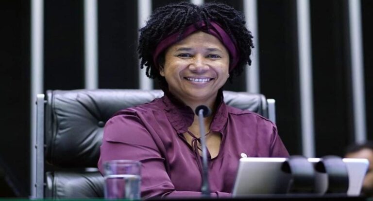 Aprovado projeto de lei da deputada Sílvia Cristina que cria a política nacional de combate ao câncer