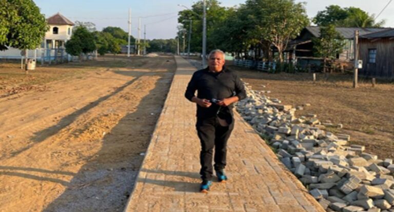 Vereador Valtinho Canuto Fiscaliza Obra de Calçadas em Demarcação, Porto Velho