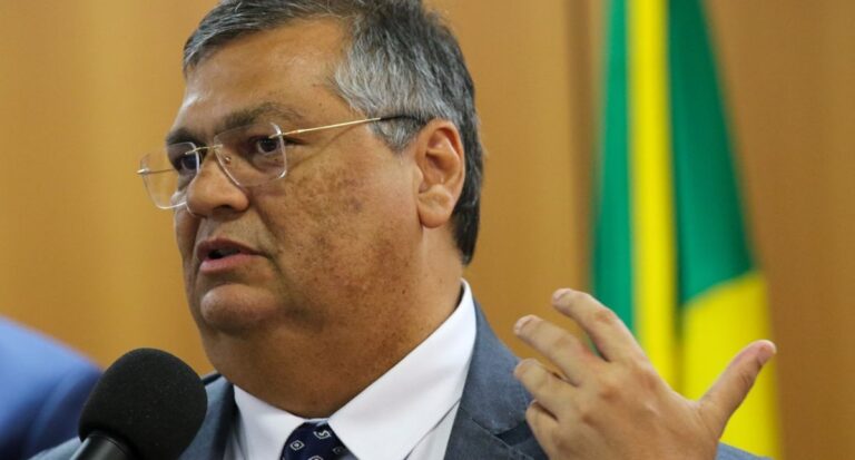 Dino diz que não tinha autorização para usar FN no 8 de janeiro