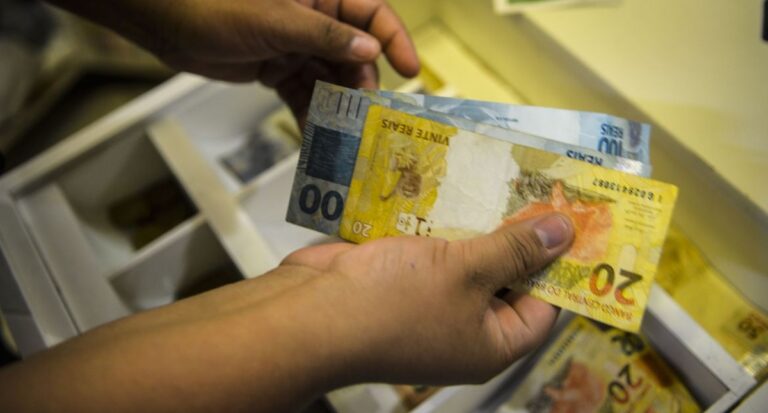 Brasileiros ainda não sacaram R$ 7,18 bi de valores a receber