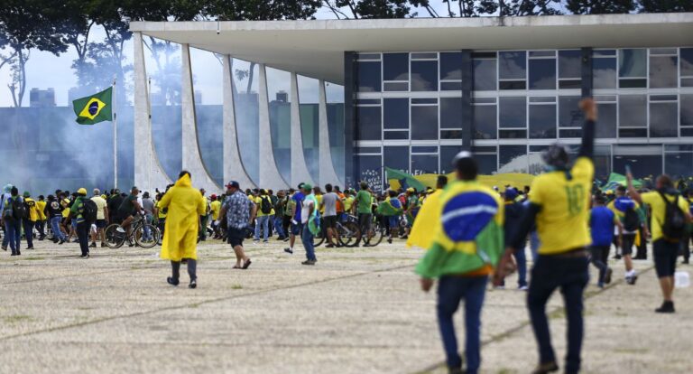 PGR quer transferir oficiais presos por omissão em atos golpistas