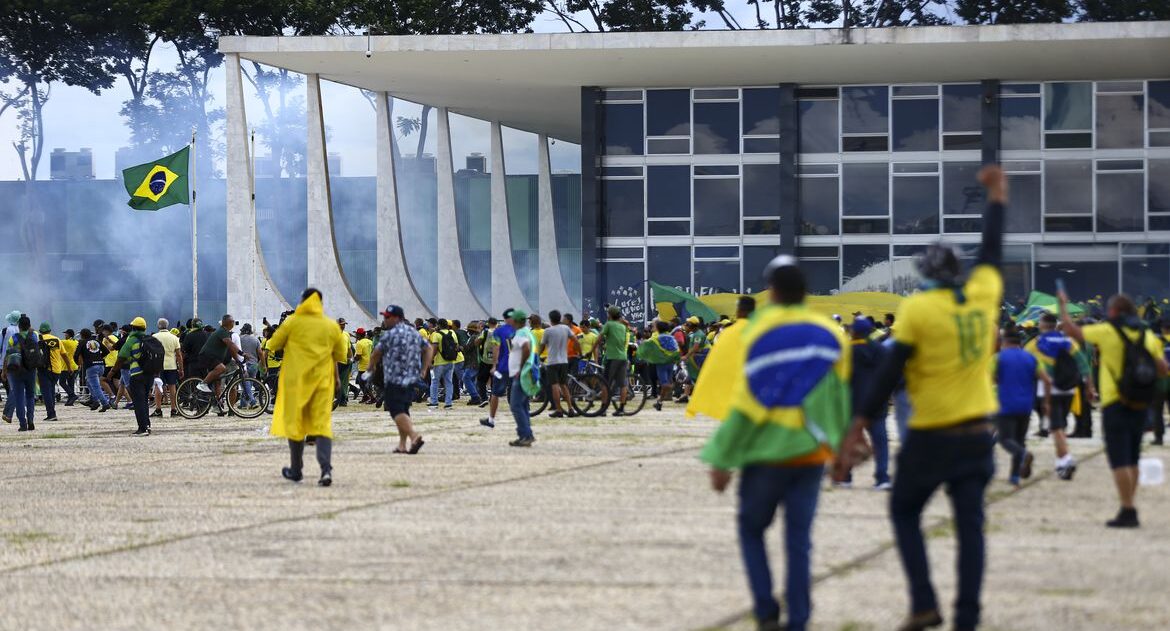 PGR quer transferir oficiais presos por omissão em atos golpistas