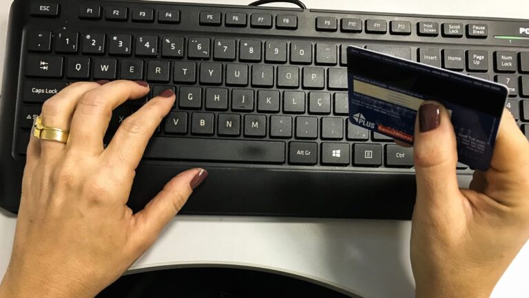 Relatório do Desenrola limita juros do rotativo a 100% da dívida
