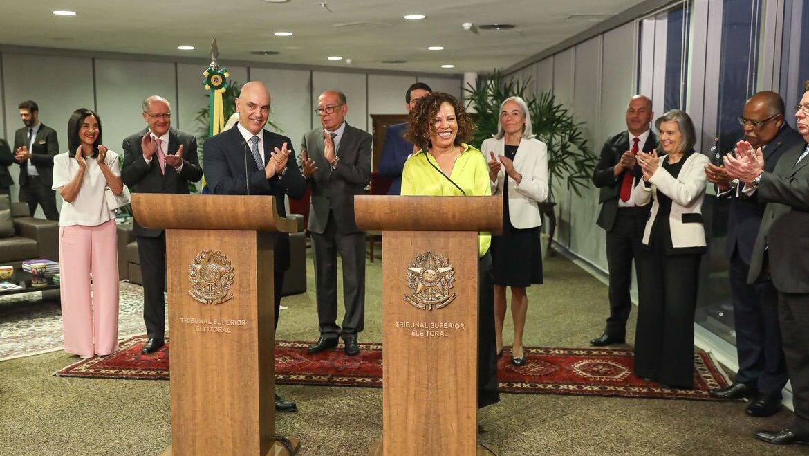 TSE empossa primeira ministra negra na história