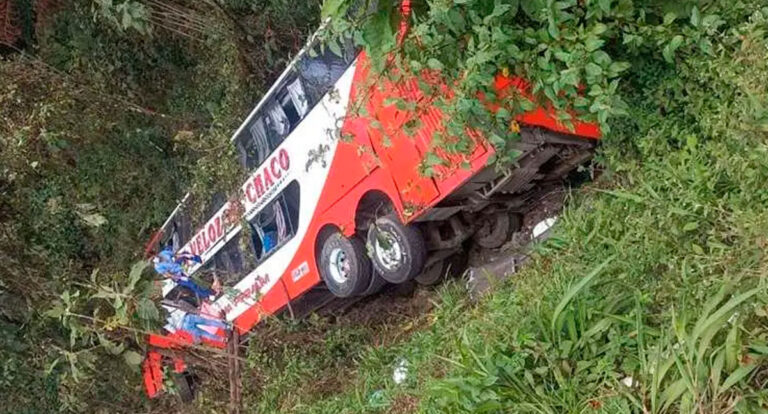 Já são 20 os mortos de um acidente com um ônibus na Bolívia - News Rondônia