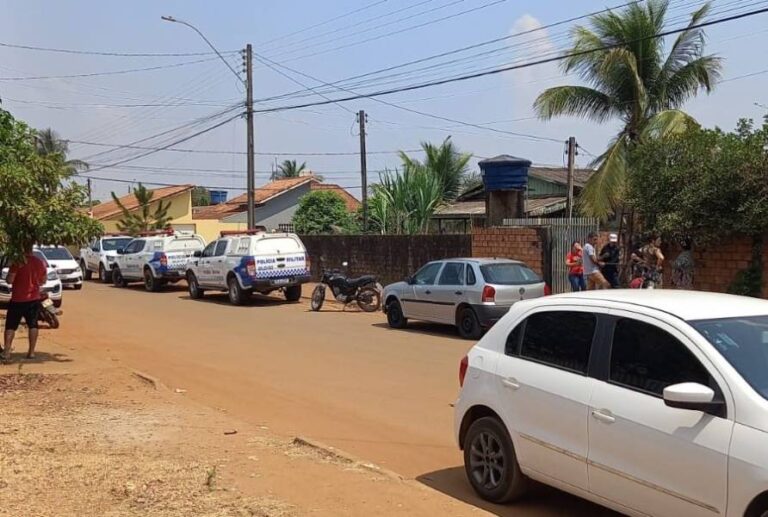 TRAGÉDIA: Adolescente de 15 anos encontra corpos dos tios abraçados dentro de casa - News Rondônia