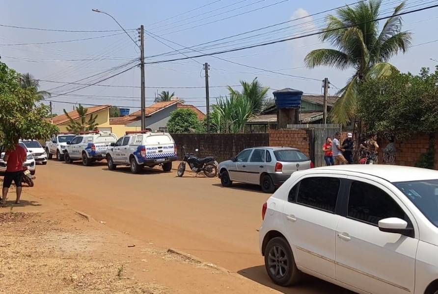 TRAGÉDIA: Adolescente de 15 anos encontra corpos dos tios abraçados dentro de casa - News Rondônia