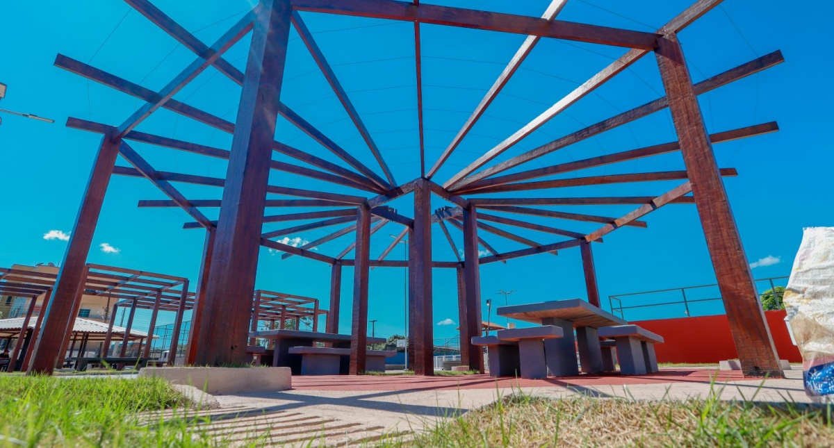 Construção da praça das Camélias, no bairro Eldorado, está em fase final