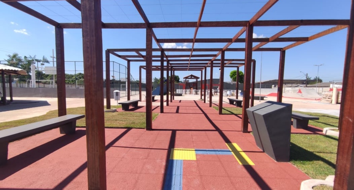 Construção da praça das Camélias, no bairro Eldorado, está em fase final