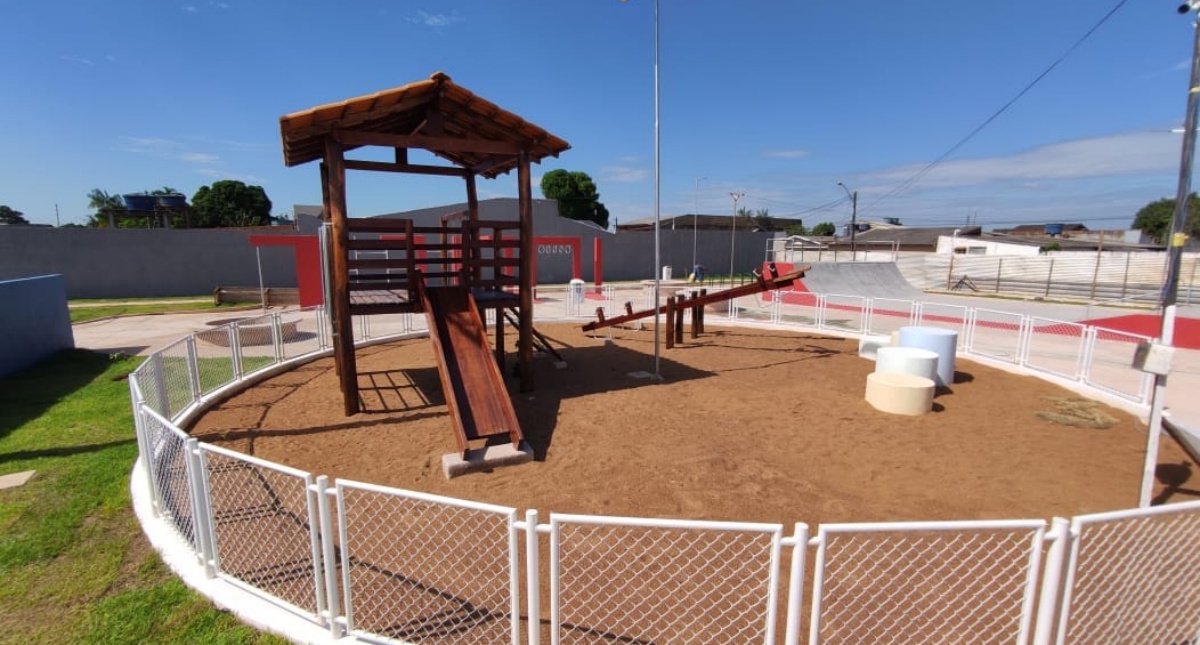 Construção da praça das Camélias, no bairro Eldorado, está em fase final