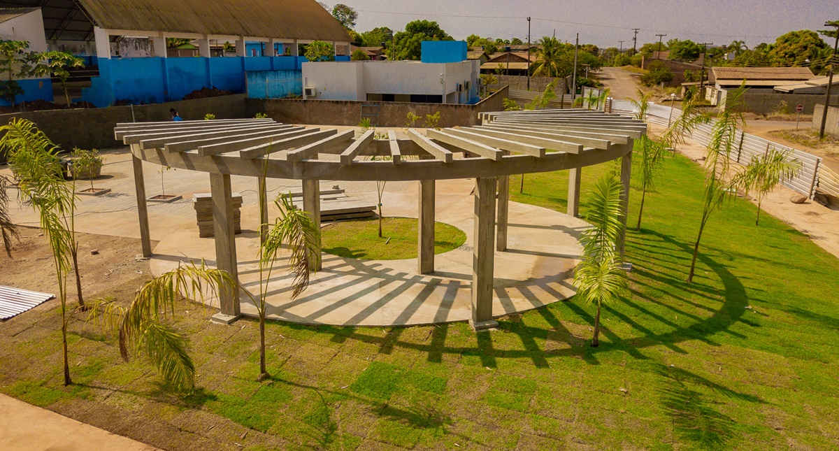 Obras da praça pública do Jardim dos Estados seguem avançando