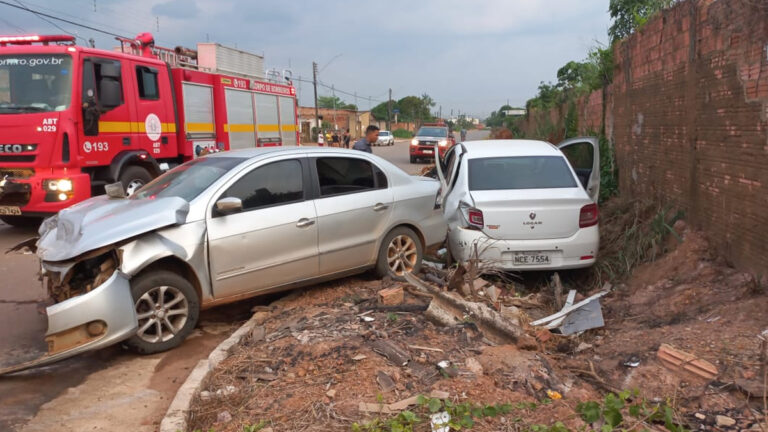 DESTRUIÇÃO: Colisão entre carros deixa três vítimas na zona leste - News Rondônia