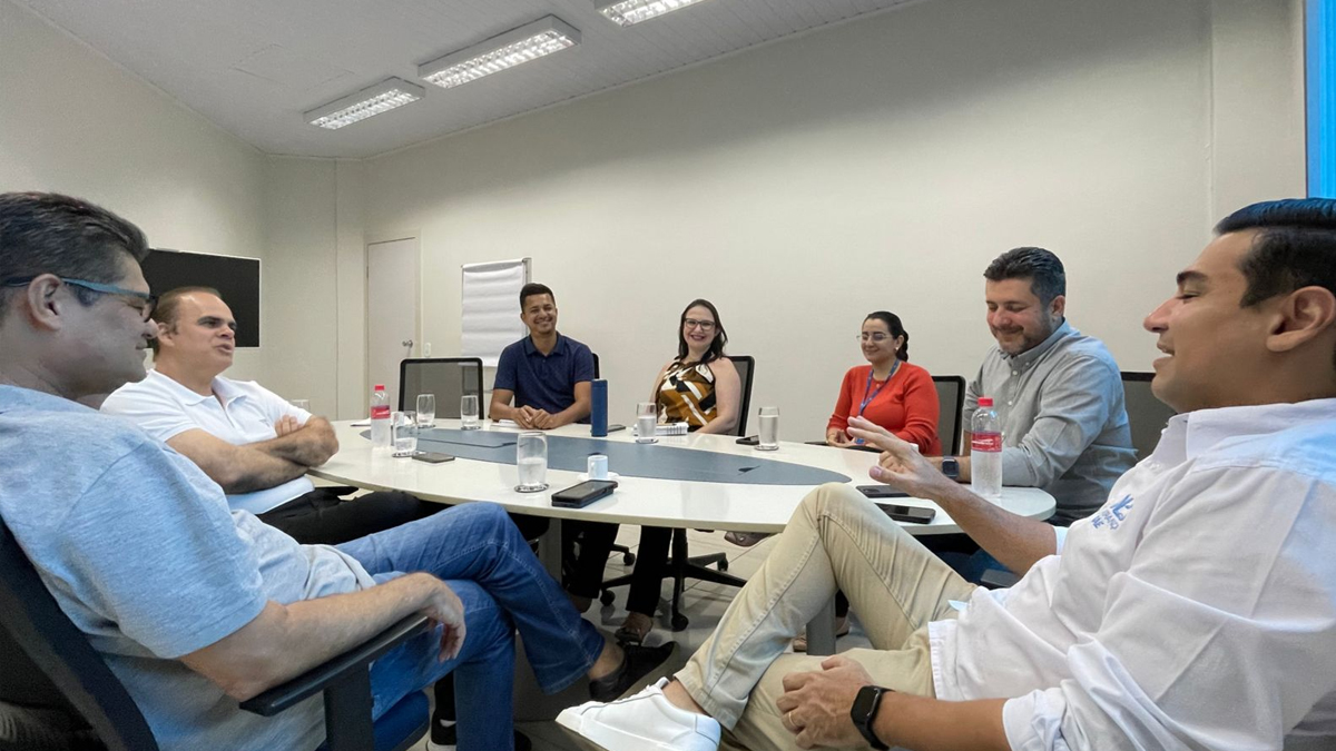 Alan Queiroz discute convênio para apoio logístico aos pequenos empreendedores em reunião na Sebrae - News Rondônia