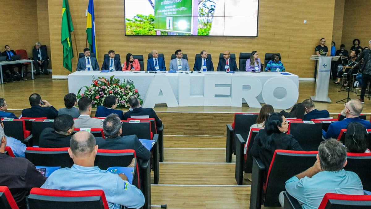 Grande público prestigia a abertura da 1º Encontro do Fórum Permanente das CCJR - News Rondônia