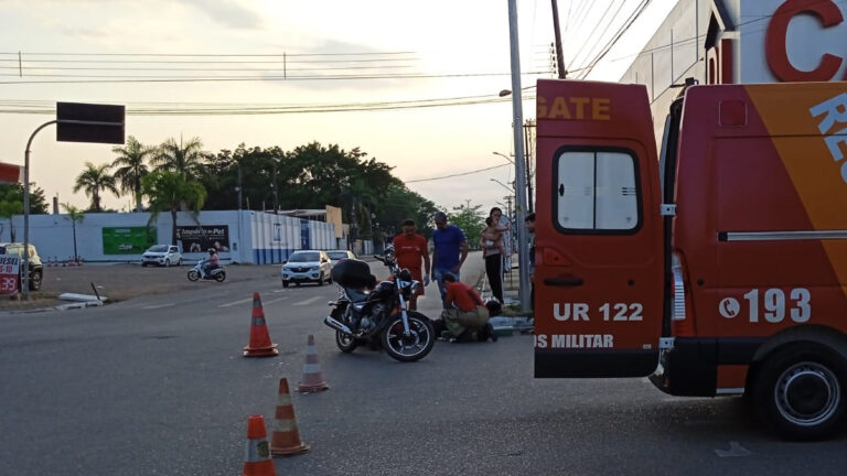 IMPRUDÊNCIA: Moto avança semáforo e causa acidente em cruzamento - News Rondônia
