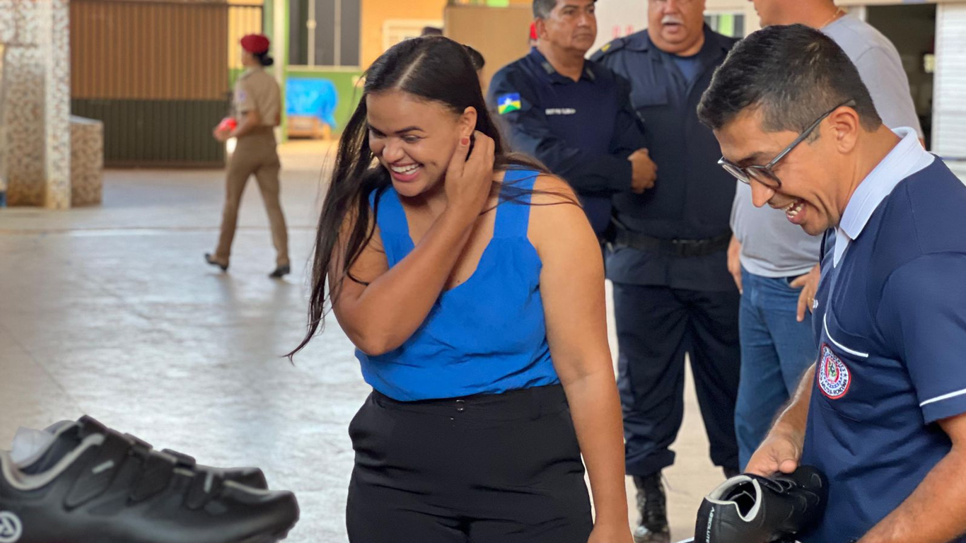 Deputada Dra Taissa Sousa incentiva o ciclismo escolar com a entrega de várias bicicletas de alta performace e diversos materiais esportivos em Guajará-Mirim - News Rondônia