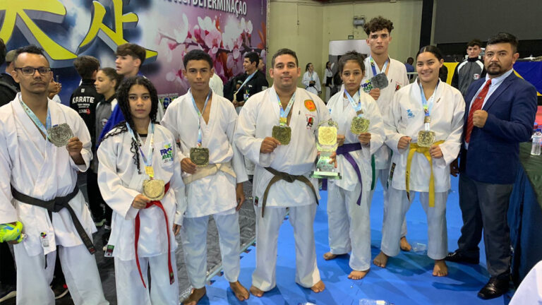 KARATÊ: Deputado Ribeiro incentiva o esporte e atletas retornam de campeonato com medalhas - News Rondônia