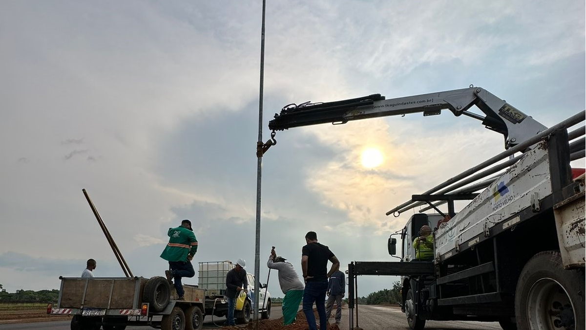 Prefeitura concluiu a implantação de postes e luminárias de LED na avenida Santos Dumont - News Rondônia