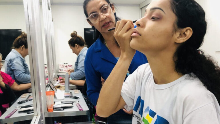 Idep está com inscrições abertas para cursos de tranças e automaquiagem até dia 14 - News Rondônia