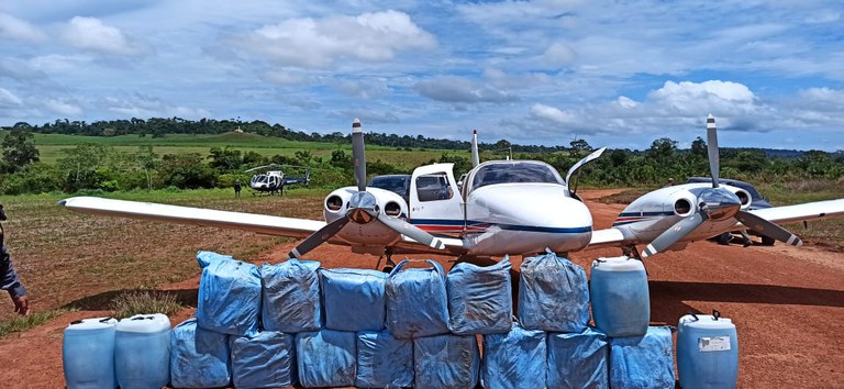 URGENTE: PF apreende avião carregado de cocaína em Cacoal