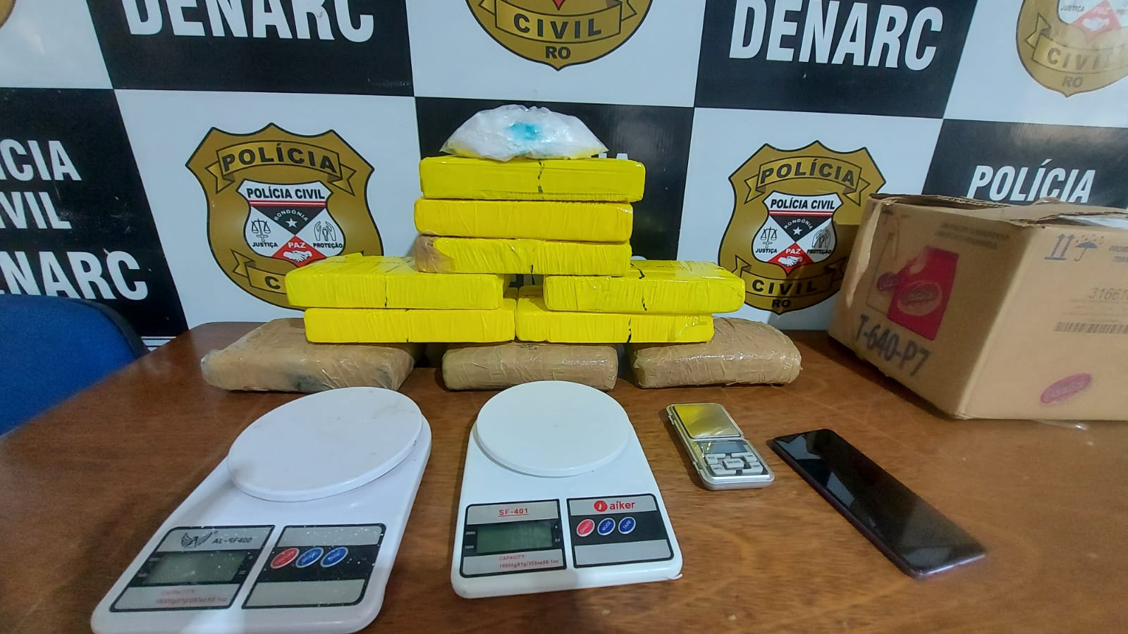 Denarc prende gestante com 10kg de drogas na zona leste