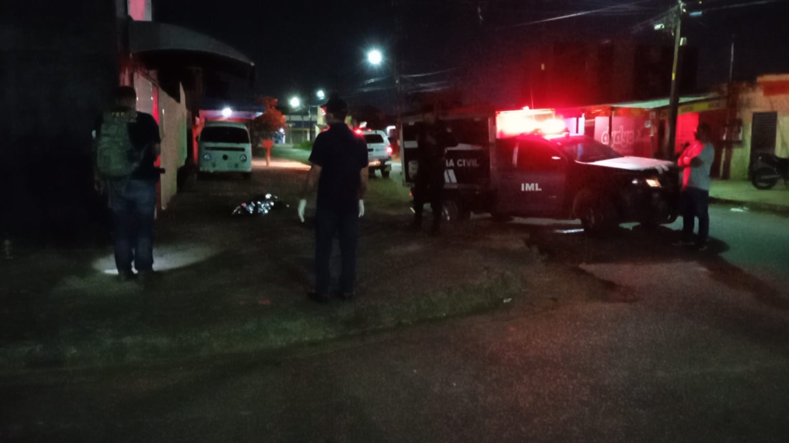 Mulher morre após ser atacada a facadas enquanto bebia em calçada de comércio na zona leste