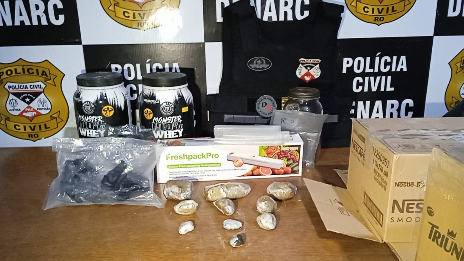 Denarc prende traficante enviando drogas em transportadora para o Acre