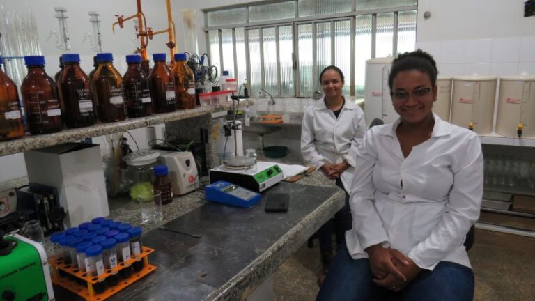 Laboratório de solos do Campus Colorado do Oeste recebe Certificado de Excelência da Embrapa pelo 4º ano consecutivo
