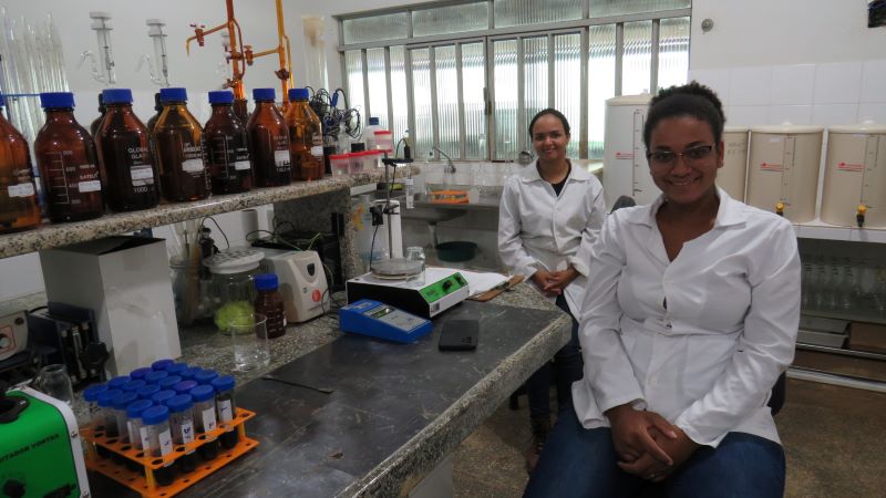 Laboratório de solos do Campus Colorado do Oeste recebe Certificado de Excelência da Embrapa pelo 4º ano consecutivo