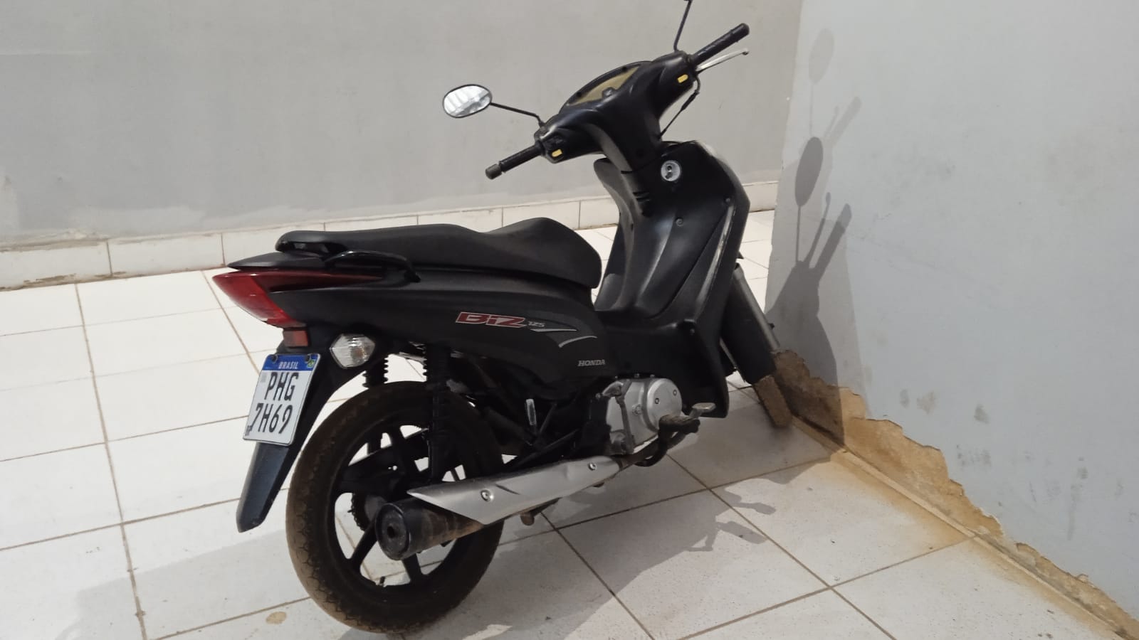 Vulgo "Bololo" é preso escondendo moto furtada em matagal na zona leste