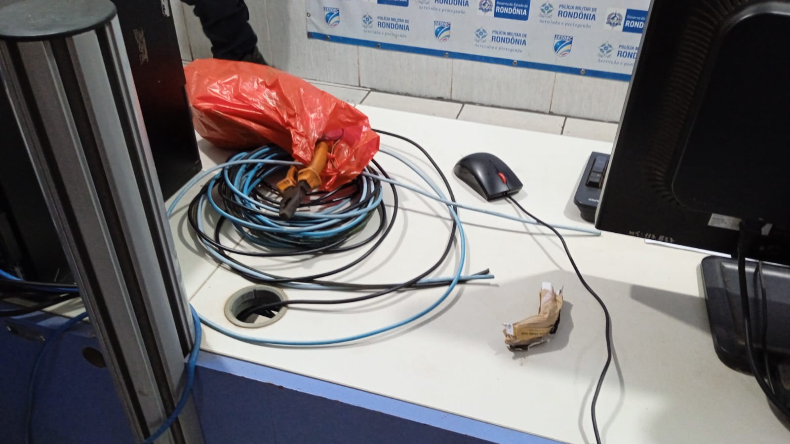 Capitão da PM de folga evita furto de fios e prende suspeito no centro - News Rondônia
