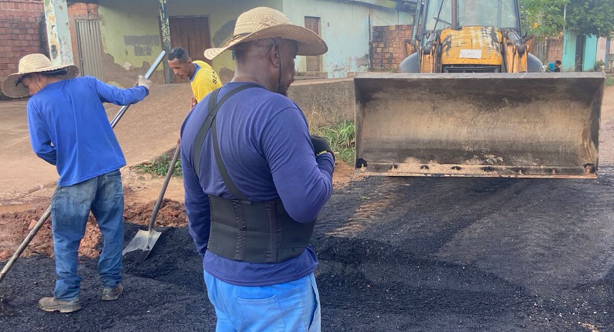 Semob realiza Tapa Buracos no Bairro Cidade Nova a pedido do vereador Edimilson Dourado