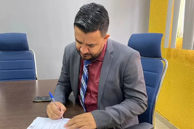 Vereador Carlos Damaceno vota sim para PL que libera clubes de tiro em Porto Velho