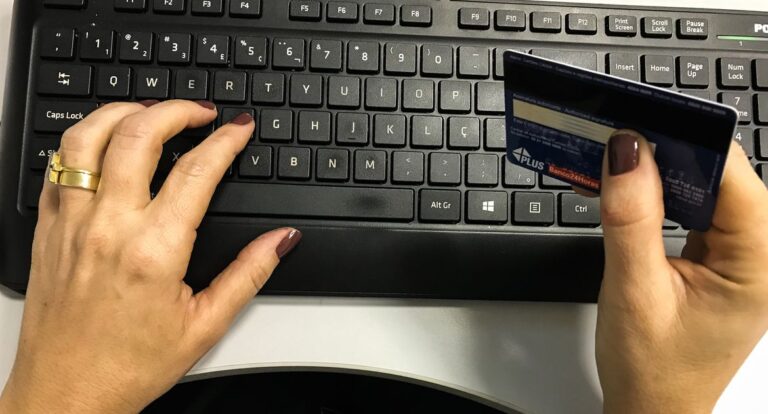 Câmara aprova limite para juros no cartão de crédito e Desenrola