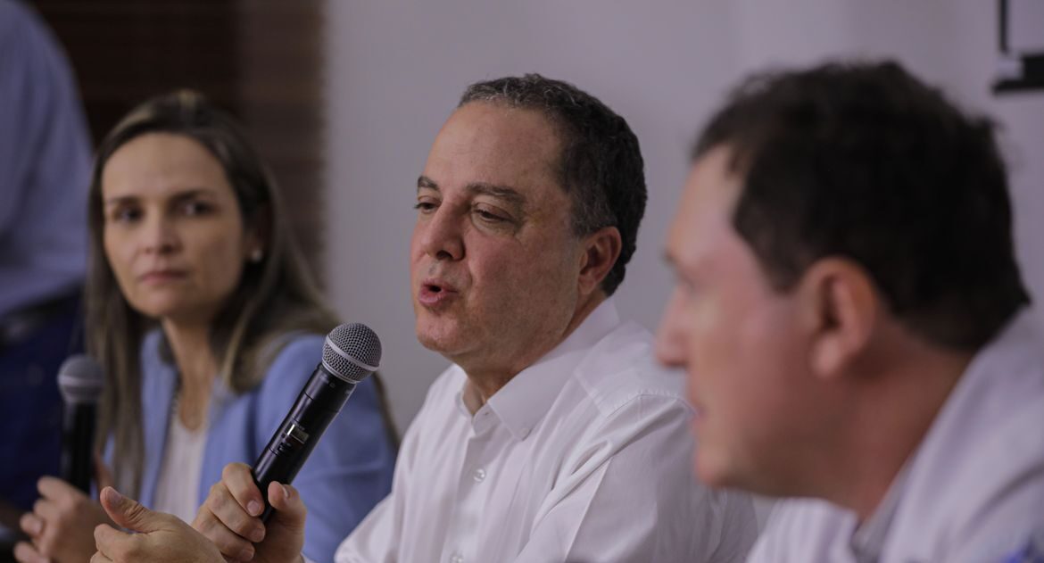 Cirurgia no quadril é bem-sucedida e Lula se recupera em hospital