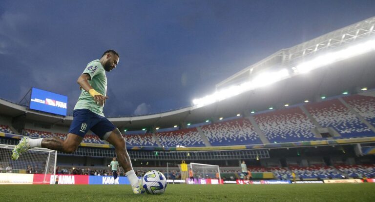 De técnico novo, seleção estreia nas Eliminatórias para a Copa de 2026