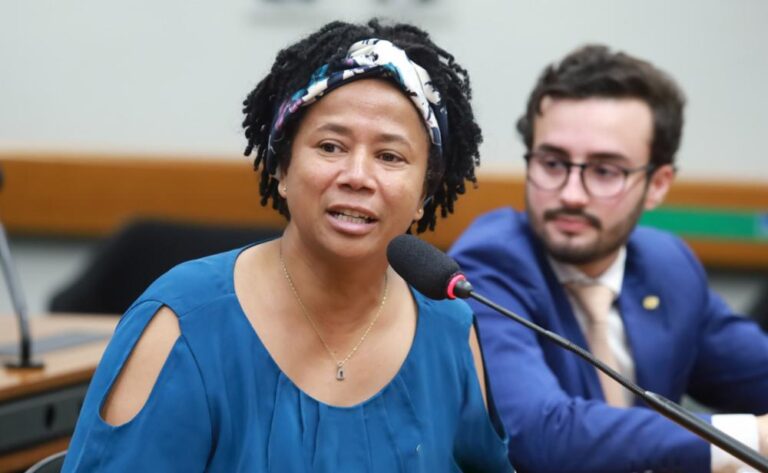 Deputada Sílvia Cristina volta a criticar a retirada dos voos em Rondônia