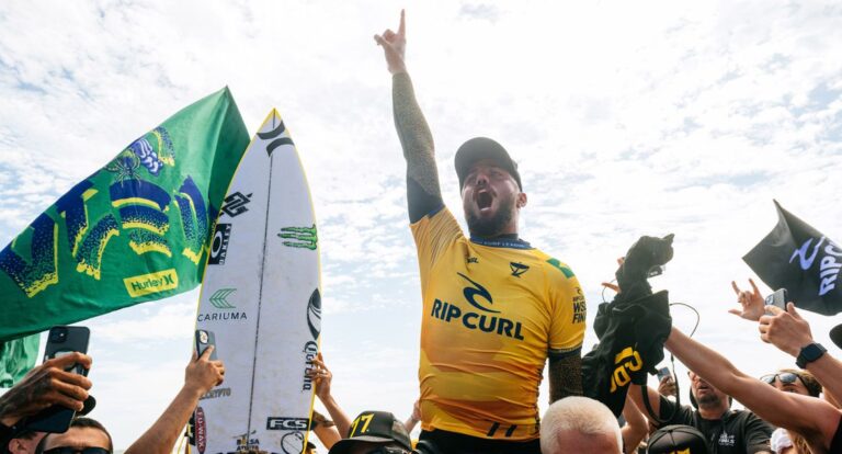 Filipe Toledo conquista bicampeonato mundial de surfe