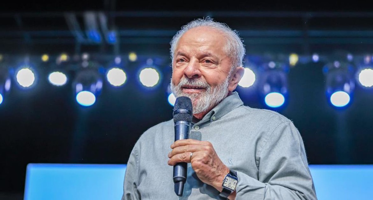 Lula confirma cirurgia no quadril em outubro