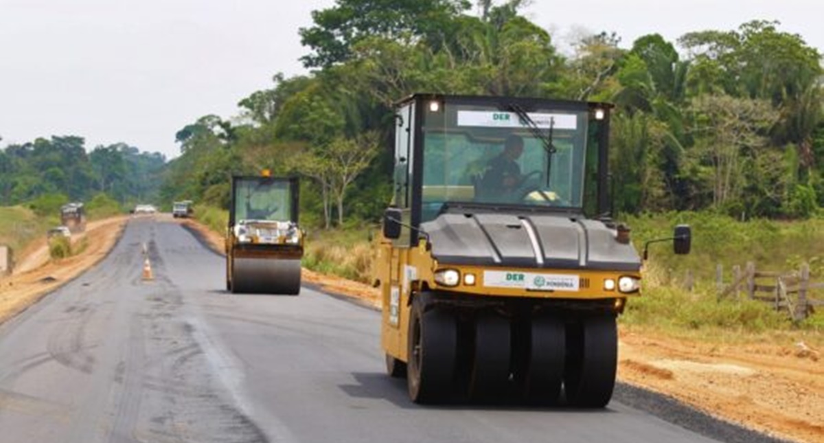 Obra de reabilitação asfáltica da RO-460 avança entre Buritis e BR-421