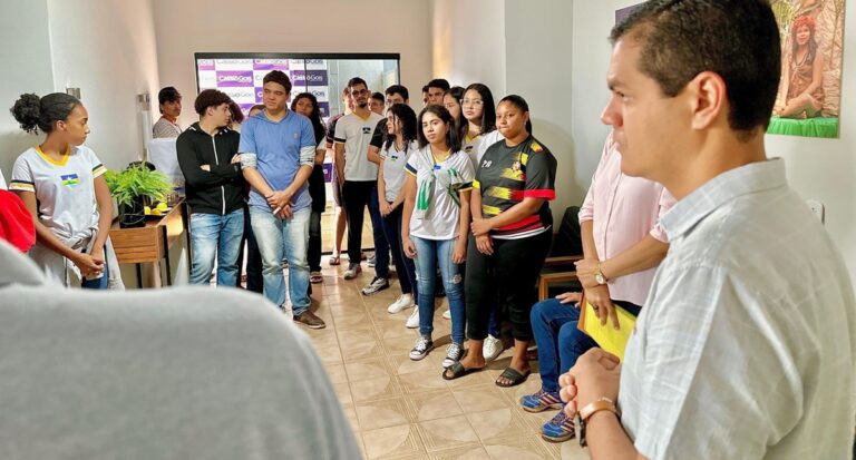 Deputado Cássio Gois recebe estudantes da rede pública estadual de Cacoal