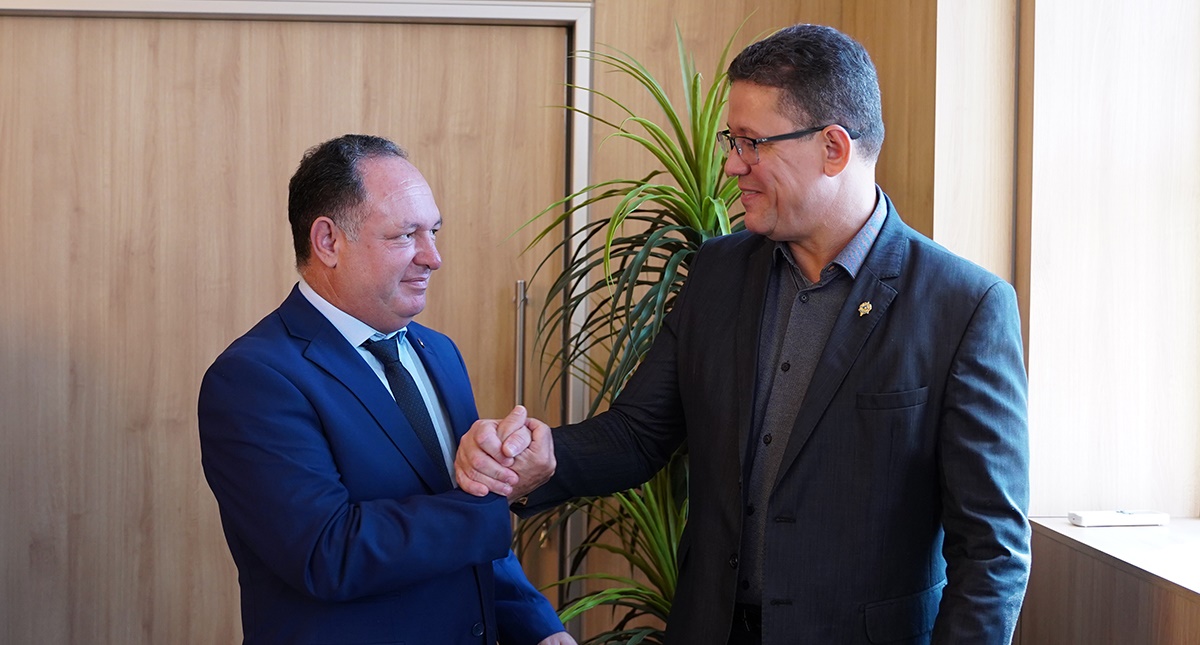 Pedro Fernandes comemora sanção da Lei "Amigos da Escola" pelo governador Marcos Rocha